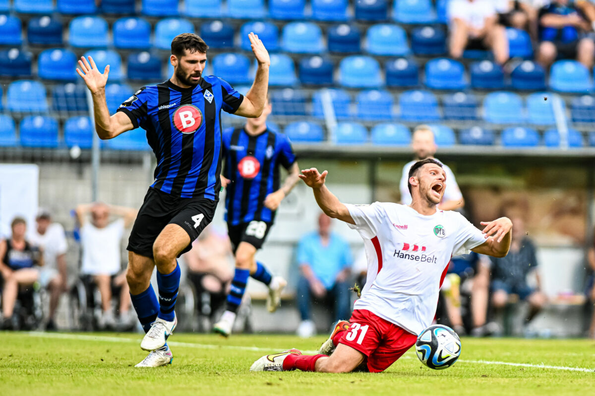 Controversial Scene in Waldhof Mannheim vs VfB Luebeck Match in 3. Liga