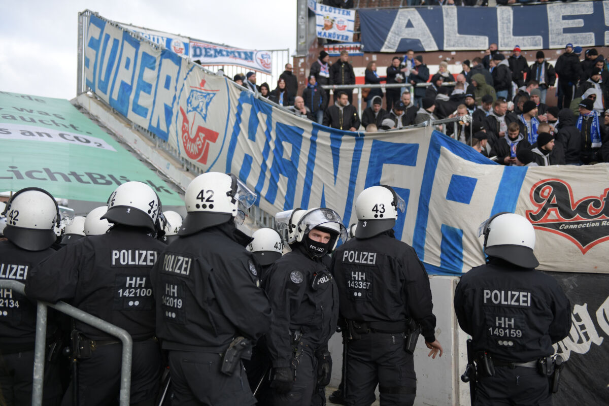 Schwere Kopfverletzung in Folge von „hoher krimineller Energie“ – Hansa Rostock gibt ein „beschämendes Bild“ ab › HL-SPORTS