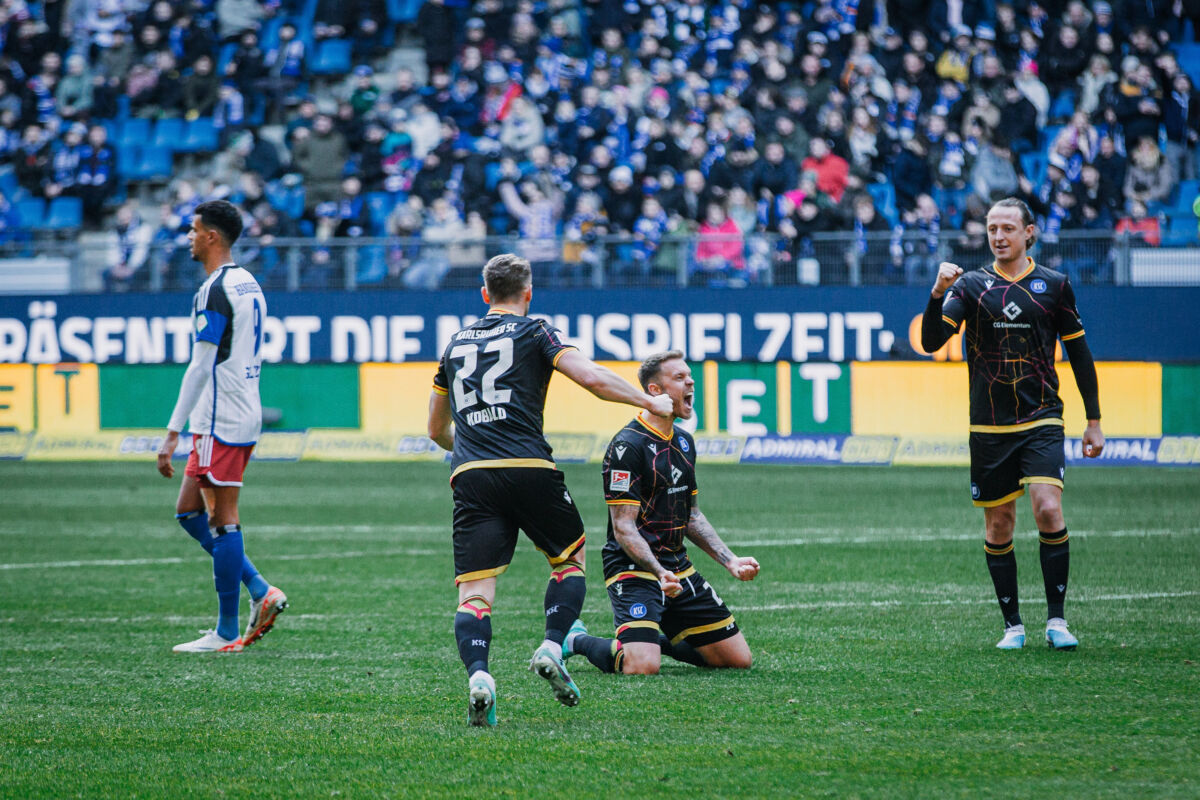 HSV Vergeigt Zweites Heimspiel In Folge – Sieben-Tore-Spektakel Im ...