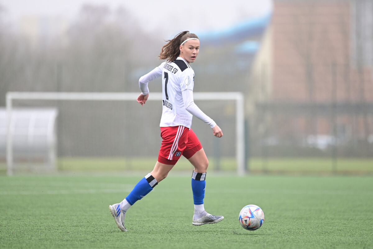 Larissa Mühlhaus Scores Crucial Goal for Hamburger SV in 2. Women’s Bundesliga Match – Photo: Lobeca/Felix Schlikis